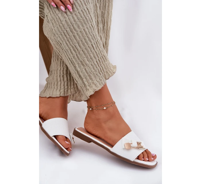 Dámské Pantofle Na Plochém Podpatku S Mašlí Bílé Sallariela Dámské Pantofle Na Plochém Podpatku S Mašlí Bílé Sallariela