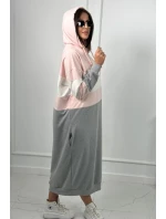 Trikolorní šaty s kapucí pudrově růžová + ecru + šedá Trikolorní šaty s kapucí pudrově růžová + ecru + šedá