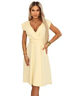 SCARLETT rozšířené midi šaty s obálkovým výstřihem a páskem  žluté model 22043325 - numoco