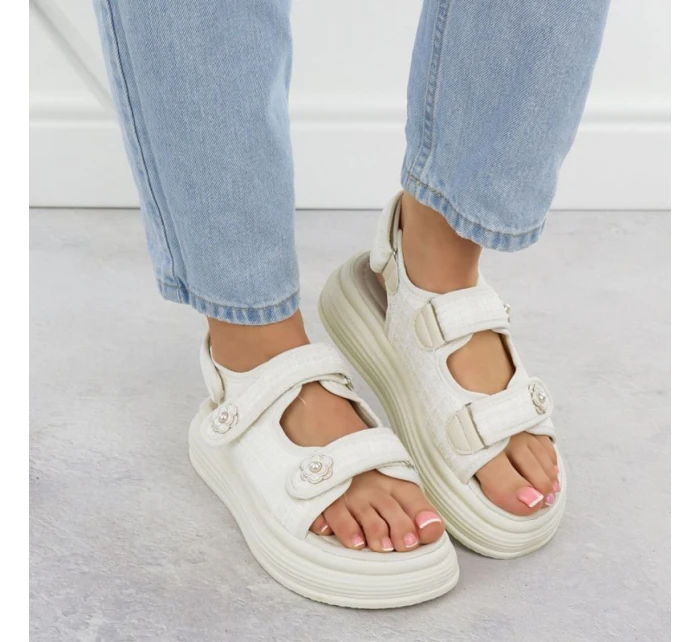 Dámské sandály na platformě krémové Potocki PY16337