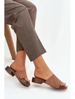 Ženské pantofle na plochém podpatku se zlatými přezkami Hnědé Girella