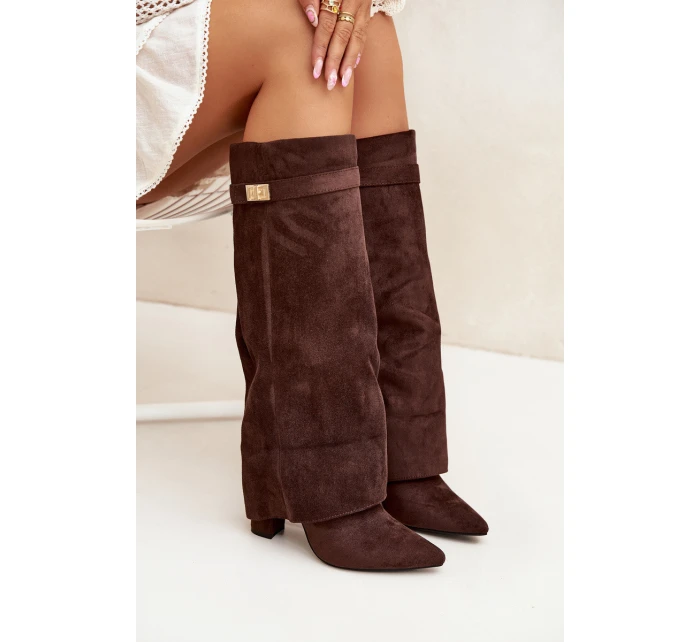 Dámské zateplené kozačky na sloupkovém podpatku s vyhrnutou holení Evyra – čokoládové, eko semiš Dámské zateplené kozačky na sloupkovém podpatku s vyhrnutou holení Evyra – čokoládové, eko semiš