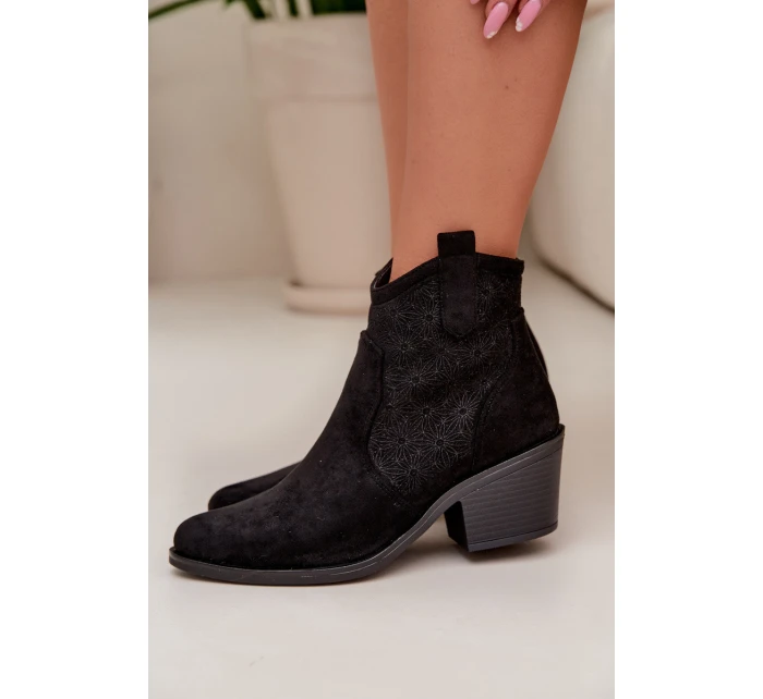 Dámské perforované kotníkové boty na podpatku model 22007400 Černé - S.Barski