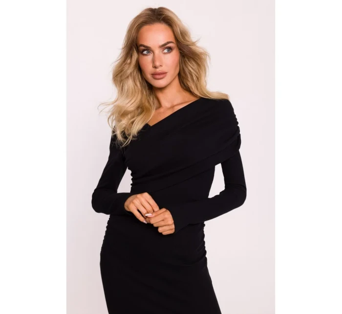 Asymetrické šaty s výstřihem z úpletu černé model 20515132 - Moe Asymetrické šaty s výstřihem z úpletu černé model 20515132 - Moe