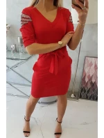 Šaty s křídly na ramenou červené