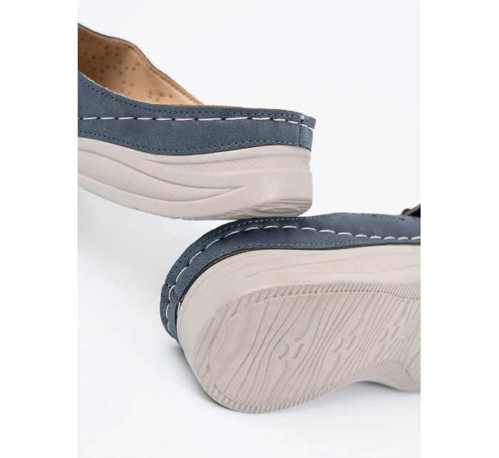 Pohodlné tmavě modré dámské  nazouváky na plochém podpatku