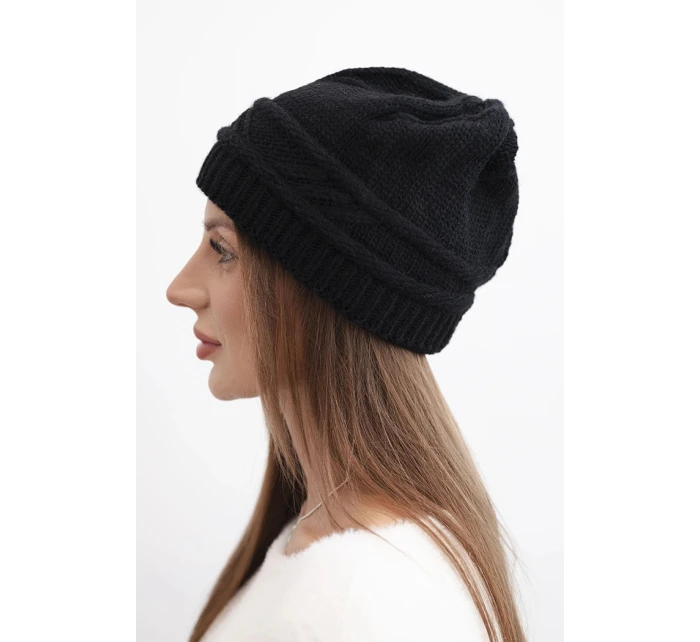 Dámská zimní čepice z vlny a s pleteným vzorem K428 černá Dámská zimní čepice z vlny a s pleteným vzorem K428 černá