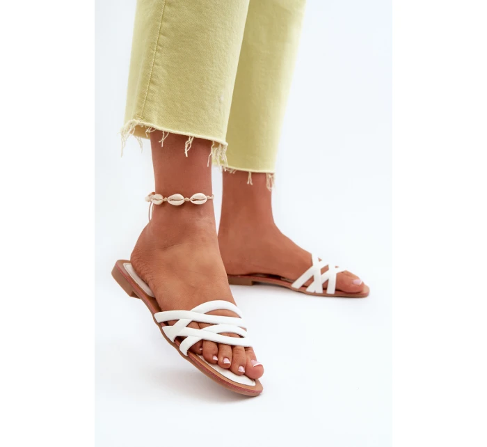 Dámské sandály z ekokože na ploché podrážce bílé model 21657557 - Boto Dámské sandály z ekokože na ploché podrážce bílé model 21657557 - Boto