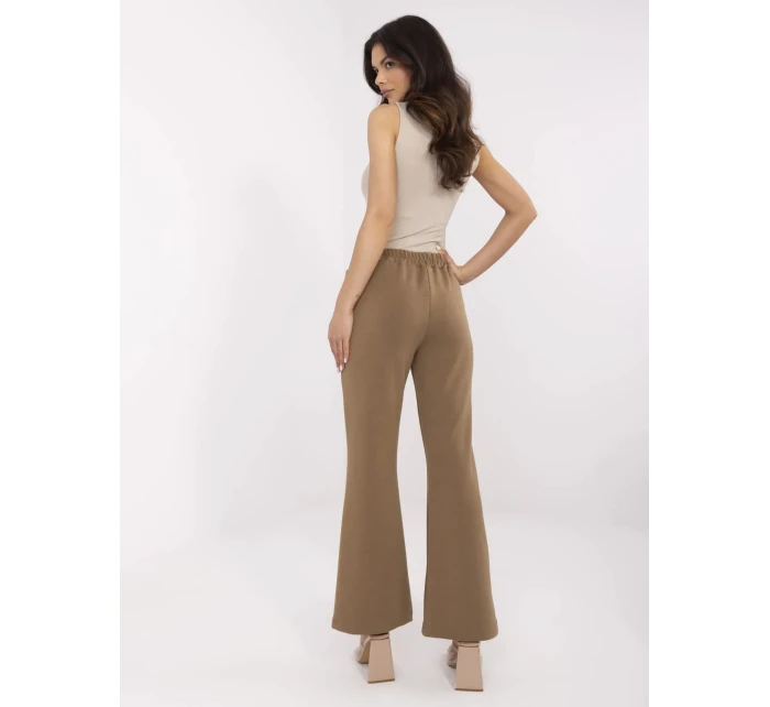 Kalhoty DHJ SP model 21034913 světle hnědé - FPrice Kalhoty DHJ SP model 21034913 světle hnědé - FPrice