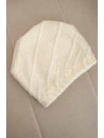 Dámská zimní čepice s ozdobným pletením a střihem ecru model 21878051 - K-Fashion