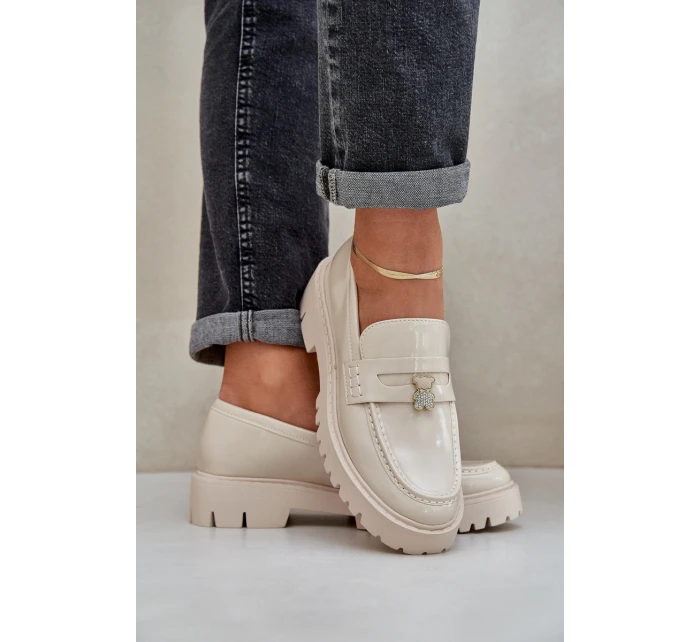 Lakované dámské mokasíny s ozdobnou  béžové model 21684872 - Boto