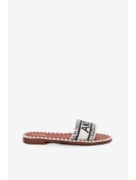 Dámské sandály na plochém podpatku se zdobením Amore bílé Avelina Dámské sandály na plochém podpatku se zdobením Amore bílé Avelina