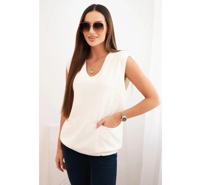 Dámský viskózový svetr bez rukávů s kapsami a V výstřihem ecru