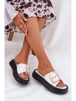 Dámské sandály na masivní platformě s ozdobnou přezkou bílé Zelori Dámské sandály na masivní platformě s ozdobnou přezkou bílé Zelori