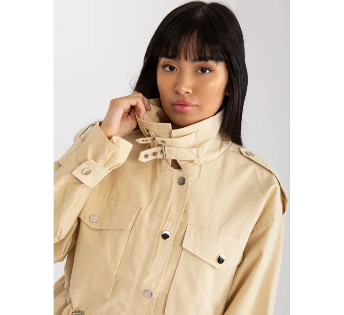 Béžová dámská bunda pro přechodné období s vysokým stojáčkem model 20840811 - Factory Price Béžová dámská bunda pro přechodné období s vysokým stojáčkem model 20840811 - Factory Price