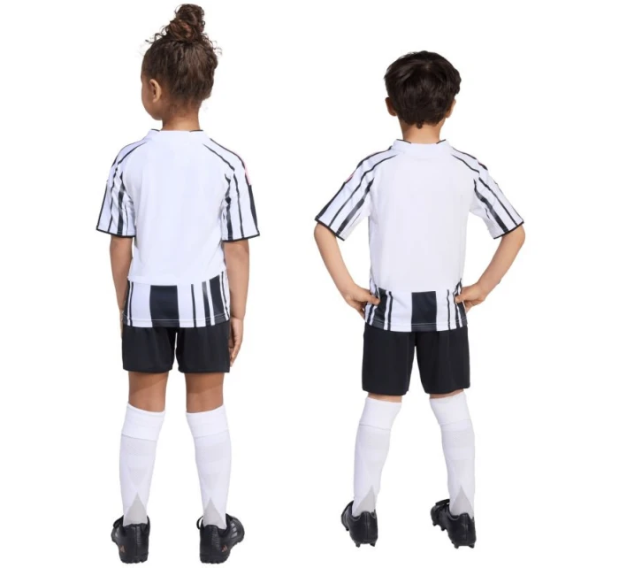 Dětská souprava Juventus Home model 21812245 - ADIDAS Dětská souprava Juventus Home model 21812245 - ADIDAS