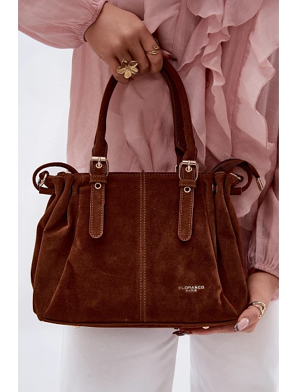 Kožená kabelka z ekologické semiše Camel model 22111514 - Flora&Co Kožená kabelka z ekologické semiše Camel model 22111514 - Flora&Co