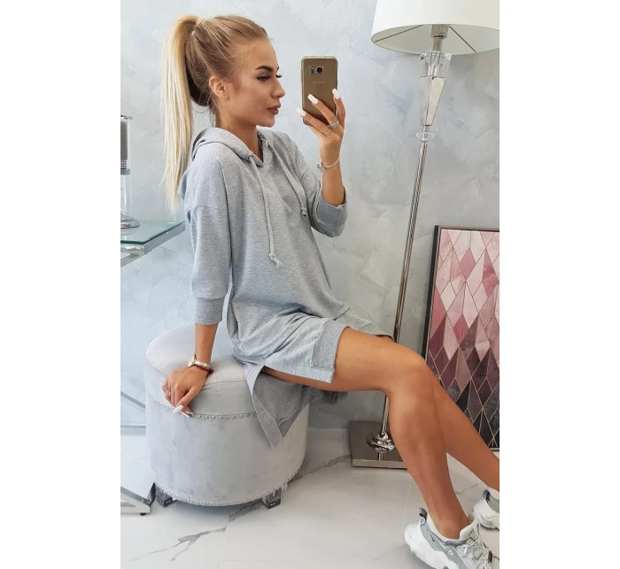 Šaty s kapucí a delšími zády šedé