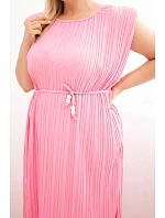 Dámské šaty plus size z viskózy, plisované s vázáním světle růžová Dámské šaty plus size z viskózy, plisované s vázáním světle růžová