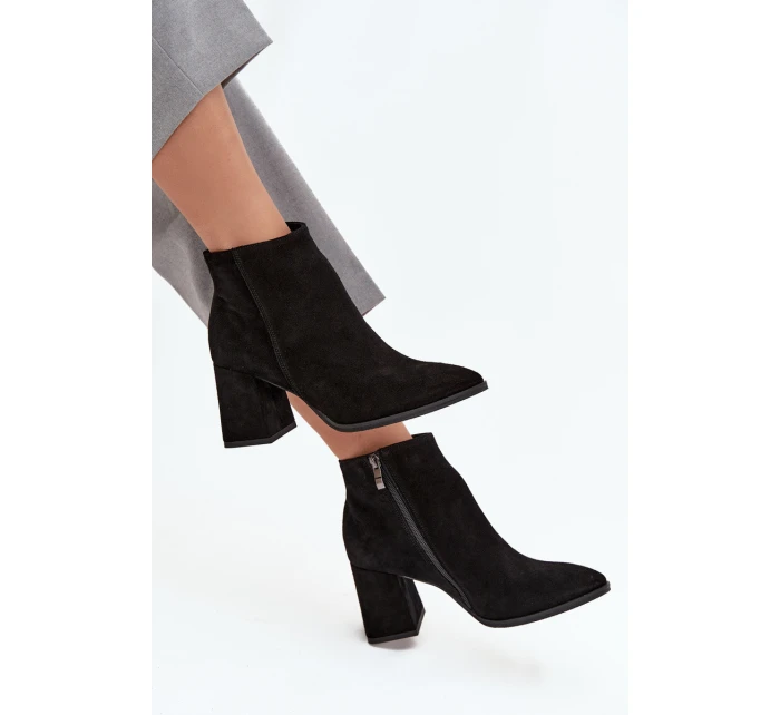 Dámské zateplené kotníkové botky z přírodního semiše na sloupku – černé Zazoo Dámské zateplené kotníkové botky z přírodního semiše na sloupku – černé Zazoo