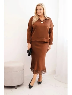 Dámský komplet Plus Size se saténovým leskem a krajkou camelový