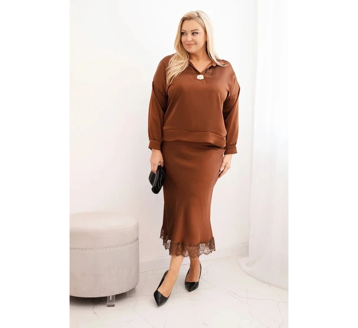 Dámský komplet Plus Size se saténovým leskem a krajkou camelový Dámský komplet Plus Size se saténovým leskem a krajkou camelový