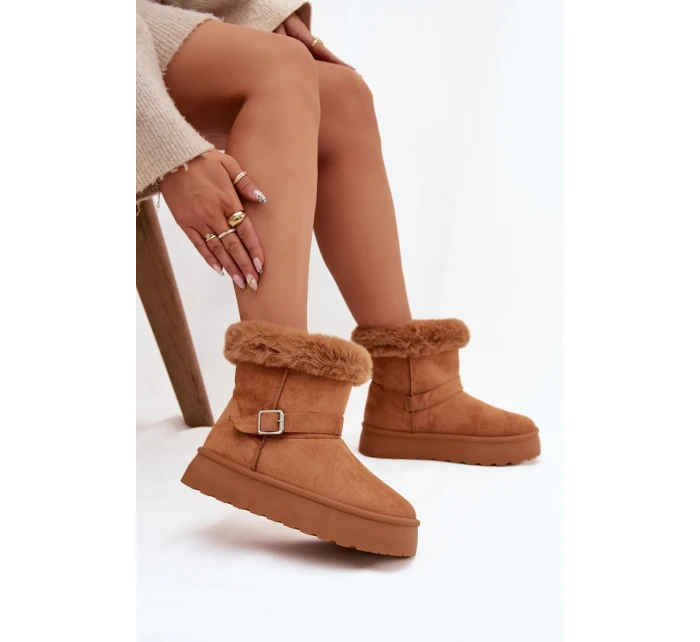 sněhule na platformě s přezkou a kožešinou Camel model 21821884 - Boto sněhule na platformě s přezkou a kožešinou Camel model 21821884 - Boto