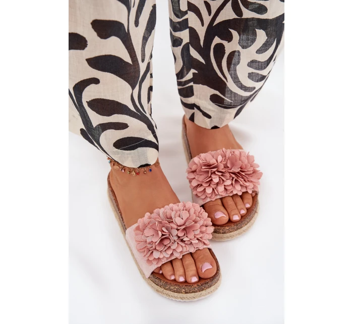 Dámské pantofle na platformě s ozdobnými květinami – růžové