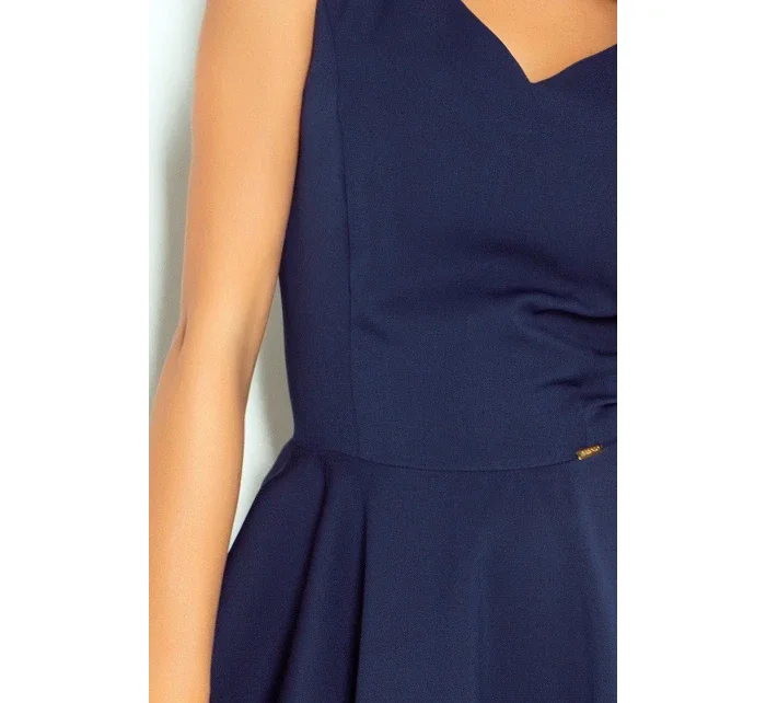 Tmavě modré šaty s výstřihem ve tvaru srdce model 4976613