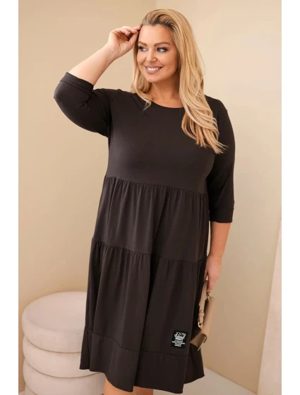 Dámská bavlněná sukni Plus Size s volánky a ohrnutým rukávem hnědá Dámská bavlněná sukni Plus Size s volánky a ohrnutým rukávem hnědá