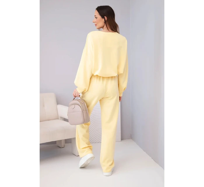 Dámský komplet máslová mikina s broží a kalhoty s rovnými nohavicemi citronový