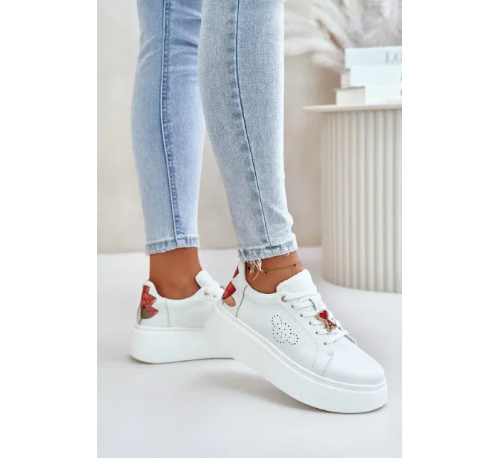 Kožené Dámské Tenisky Na Platformě S Broží A Ozdobným Květinou Bílé Kožené Dámské Tenisky Na Platformě S Broží A Ozdobným Květinou Bílé