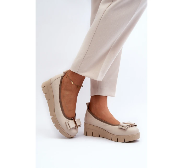 Kožené baleríny na platformě s ozdobou krémové Lewski model 21644614 - Boto