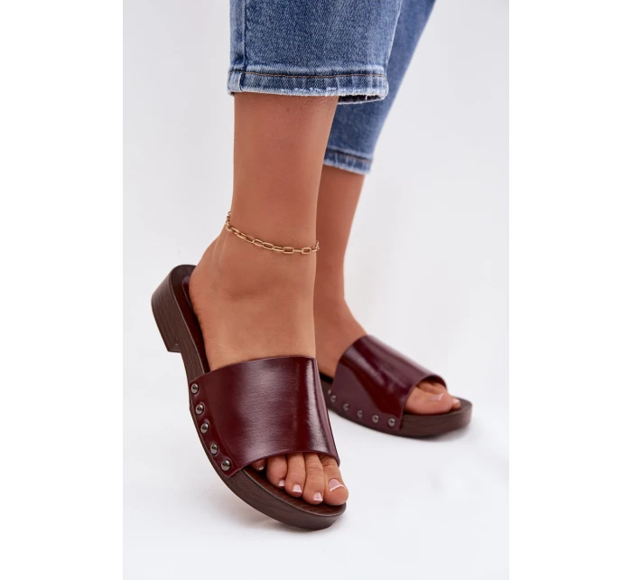 Dámské pantofle s přezkami na nízkém podpatku bordó Brinalle