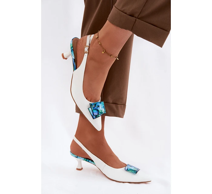Kožené dámské lodičky na podpatku s ozdobou model 22100350 Bílé - D&A