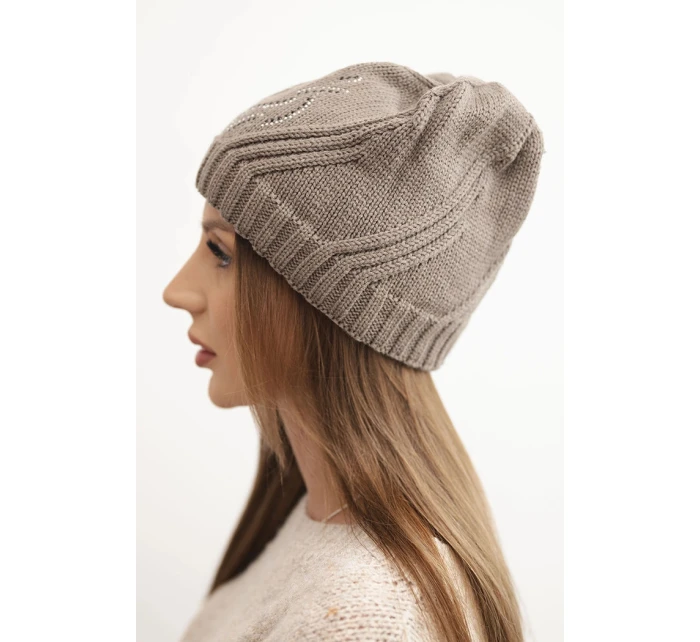 Dámská zimní čepice s vlnou volného střihu model 21782997 cappuccino - K-Fashion
