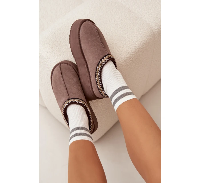 Nízké semišové sněhule pro ženy s výšivkou na platformě Vinceza 97960 hnědé
