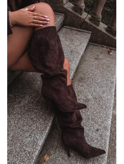 Vklouzávací dámské kozačky na jehlovém podpatku z eko semiše čokoládové Noretta