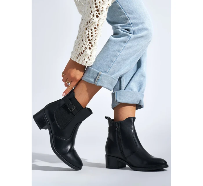 Klasické kotníčkové boty černé dámské na širokém podpatku Klasické kotníčkové boty černé dámské na širokém podpatku