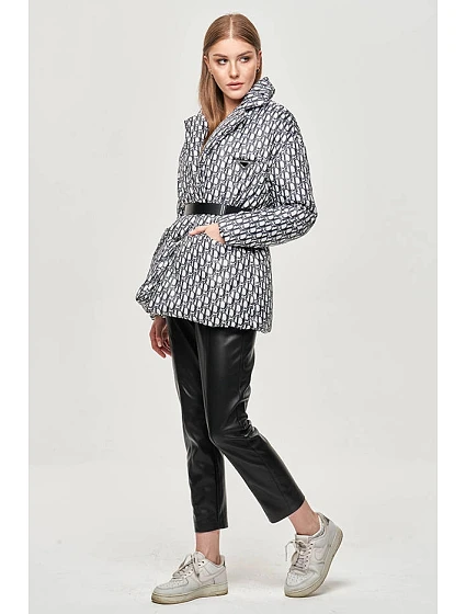 Lehká bílá dámská bunda s páskem model 15846257 - Ann Gissy Lehká bílá dámská bunda s páskem model 15846257 - Ann Gissy
