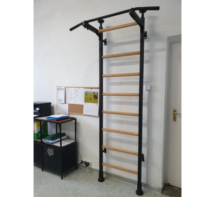 ROZKLÁDACÍ DŘEVĚNO-KOVOVÝ GYMNASTICKÝ ŽEBŘÍK S KOVOVOU HRAZDOU V DUBOVÉ LAVICI 511