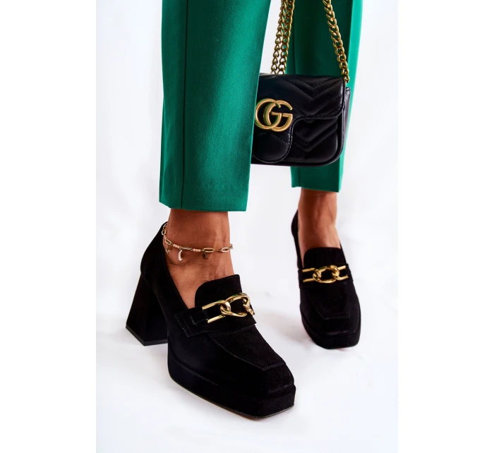 Semišové lodičky s ozdobným řetízkem model 21593258 černá - Laura Messi