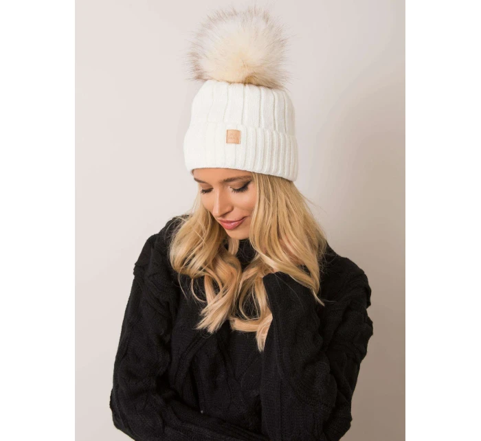 Czapka JK CZ model 20506438 ecru - FPrice