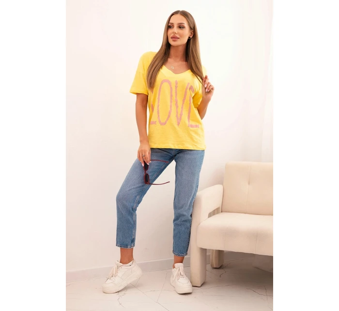 Dámská bavlněná blůza s výstřihem do V a potiskem LOVE žlutá