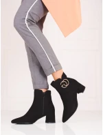 Originální dámské černé kotníčkové boty na širokém podpatku Originální dámské černé kotníčkové boty na širokém podpatku