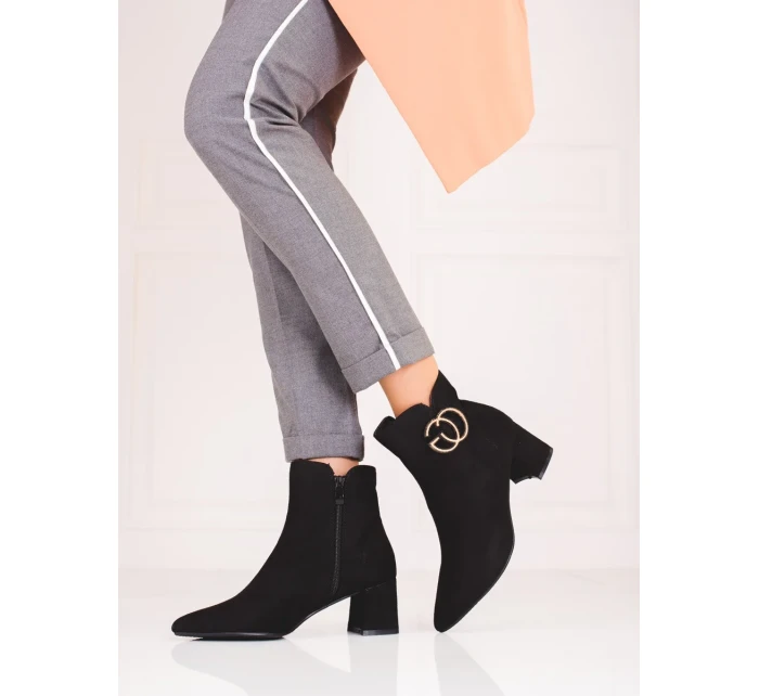Originální dámské černé kotníčkové boty na širokém podpatku Originální dámské černé kotníčkové boty na širokém podpatku