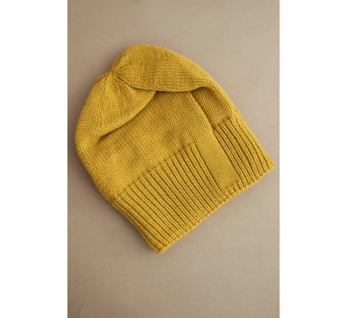 Dámská zimní čepice s vlnou v klasickém žebrovaném vzoru K444 hořčicová