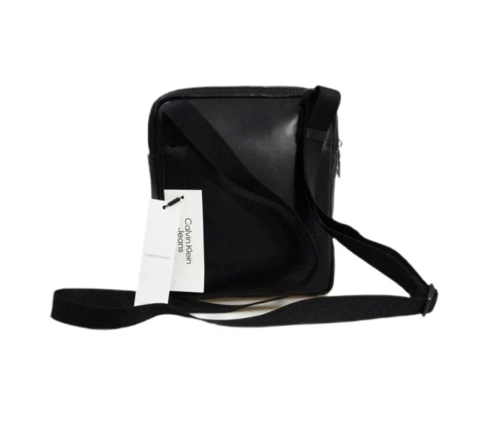 Calvin Klein Crossbody kabelka přes rameno černá - model 21932369 Calvin Klein Crossbody kabelka přes rameno černá - model 21932369
