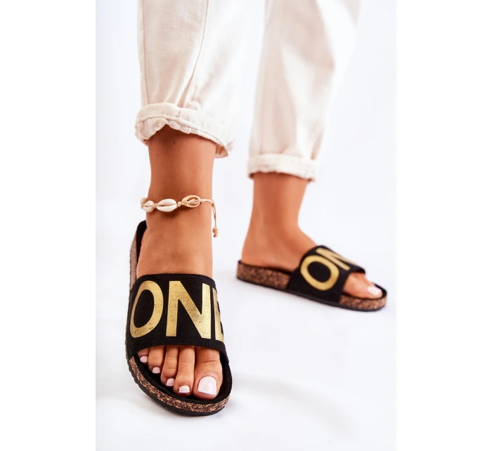 Klasické nazouvací pantofle s nápisem Černá a zlatá model 21585864 - EVENTO