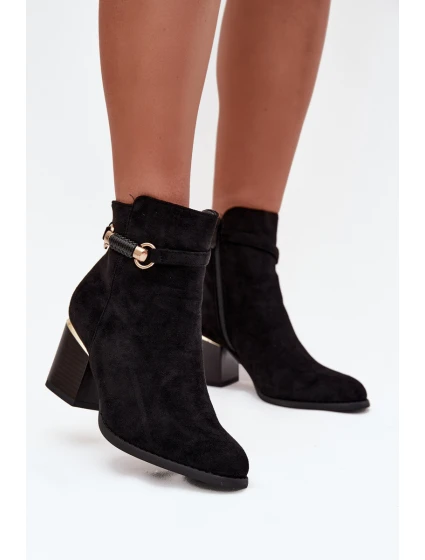 Dámské zimní kozačky na podpatku s ozdobným páskem Černé model 21711606 - Boto